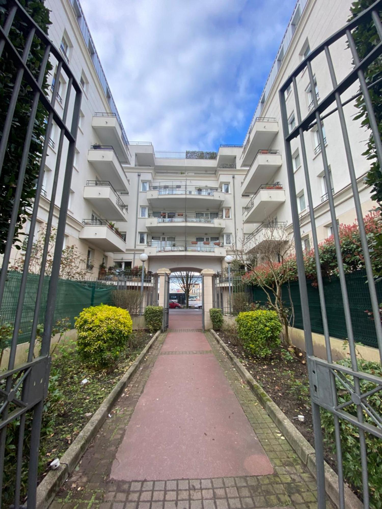Cozy Riverfront Living, 5-Min Walk To Riverside Train Neuilly-Plaisance Εξωτερικό φωτογραφία