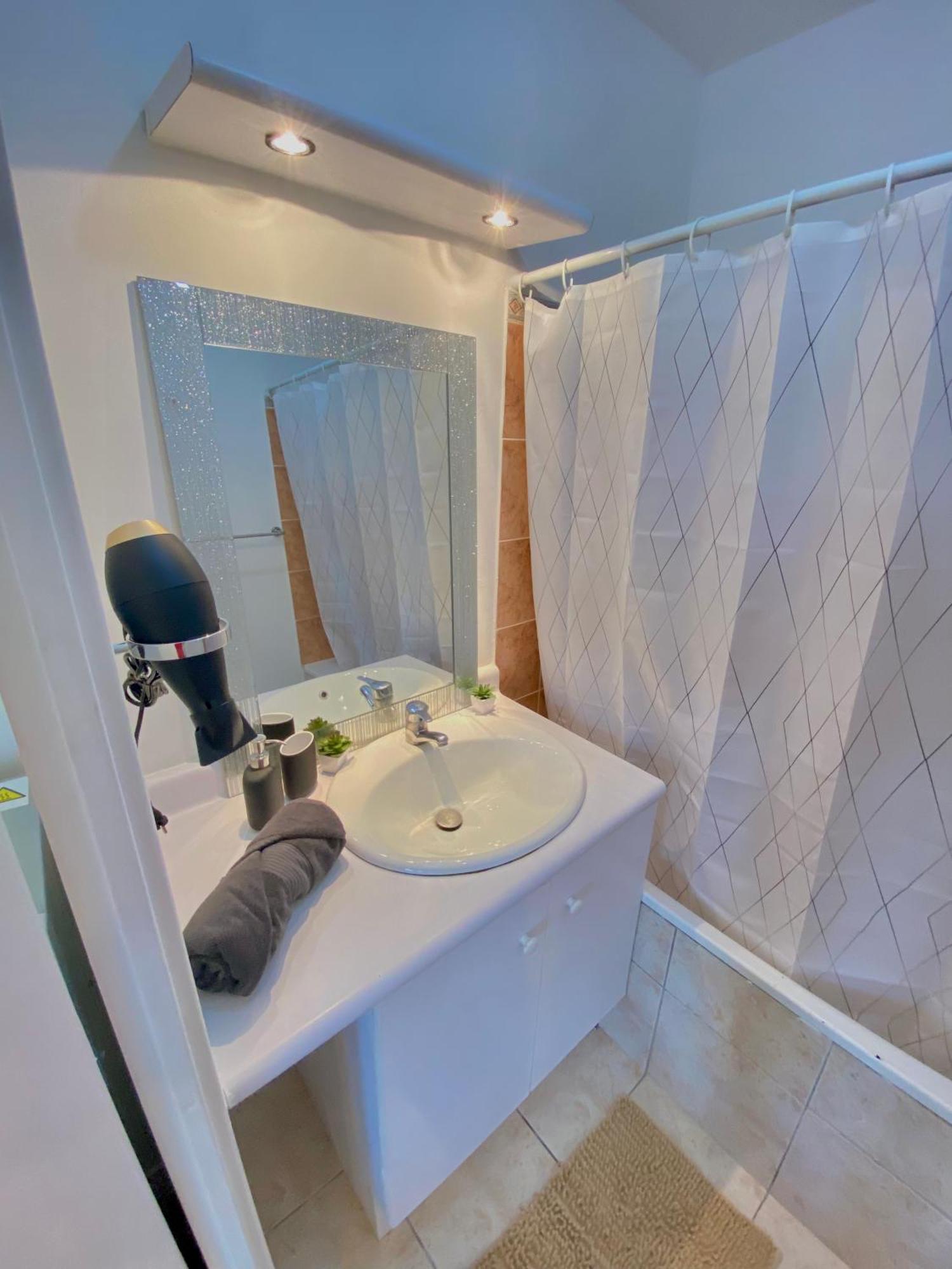Cozy Riverfront Living, 5-Min Walk To Riverside Train Neuilly-Plaisance Εξωτερικό φωτογραφία